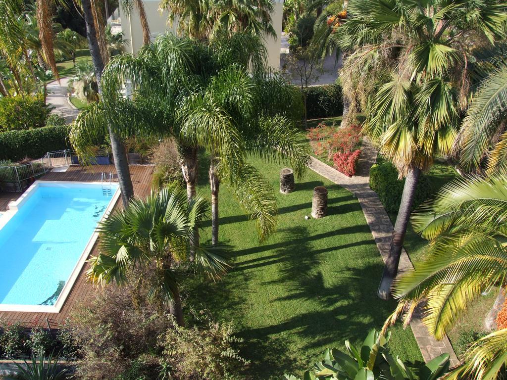 Appartement Au Chateau Vallaya 芒通 外观 照片